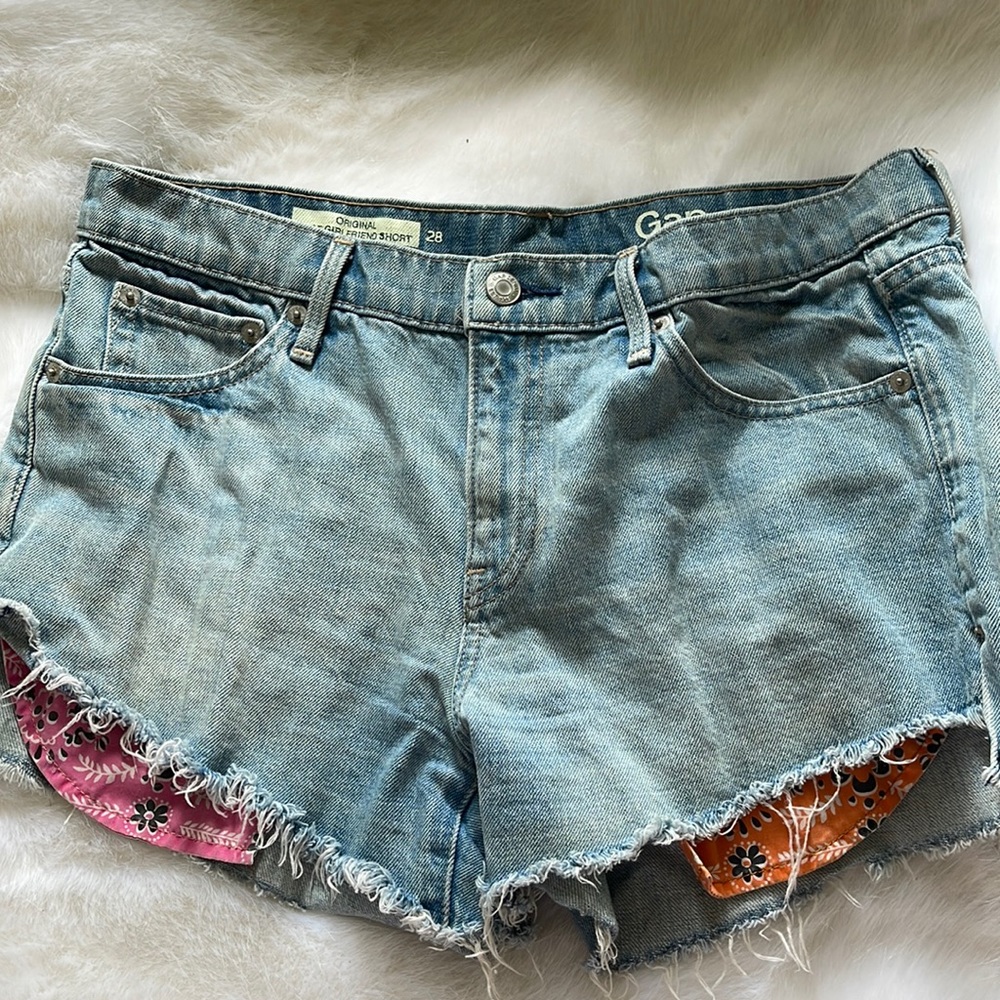frayed shorts with colorful pockets